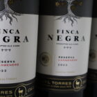 champagne en wijnen de blender Finca Negra Reserva Carmenere