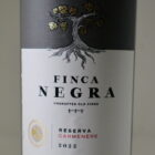 champagne en wijnen de blender Finca Negra Reserva Carmenere