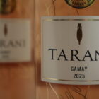 Champagne en wijnen de blender Tarani Gamay Rosé