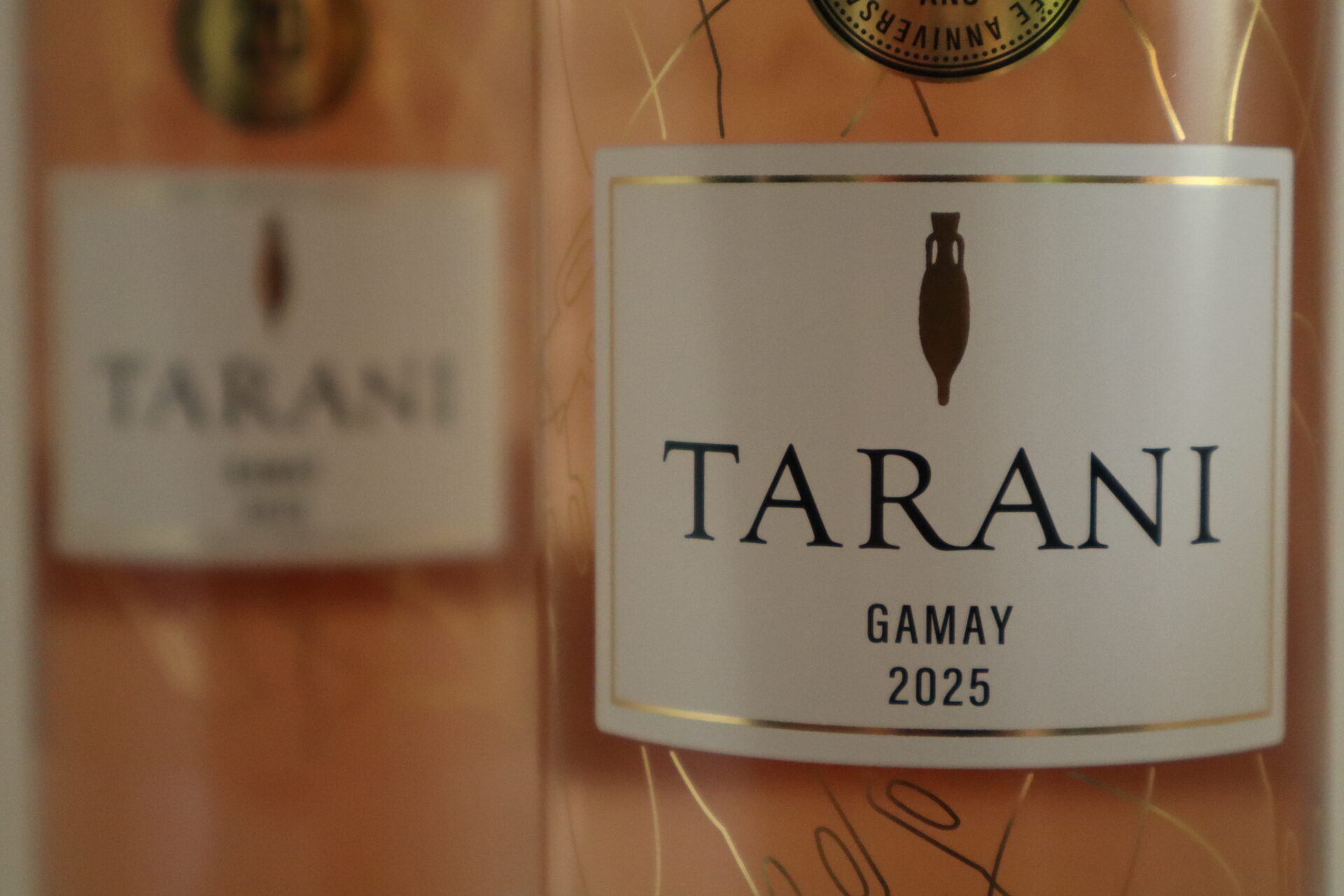 Champagne en wijnen de blender Tarani Gamay Rosé